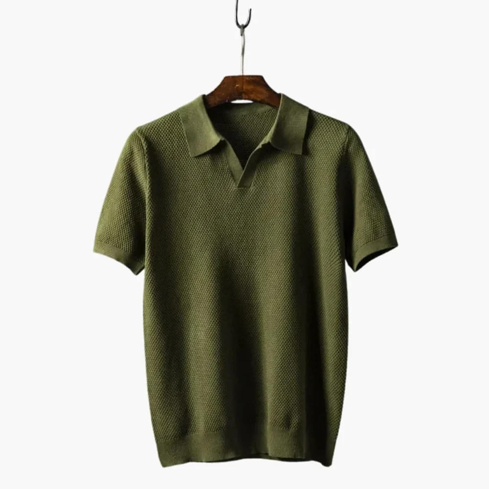 Men’s polo shirt with buttoned collar and short sleeves
